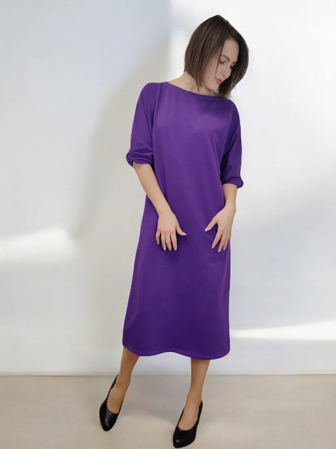 jednobarevné dámské šaty LAMIA fialové volný střih